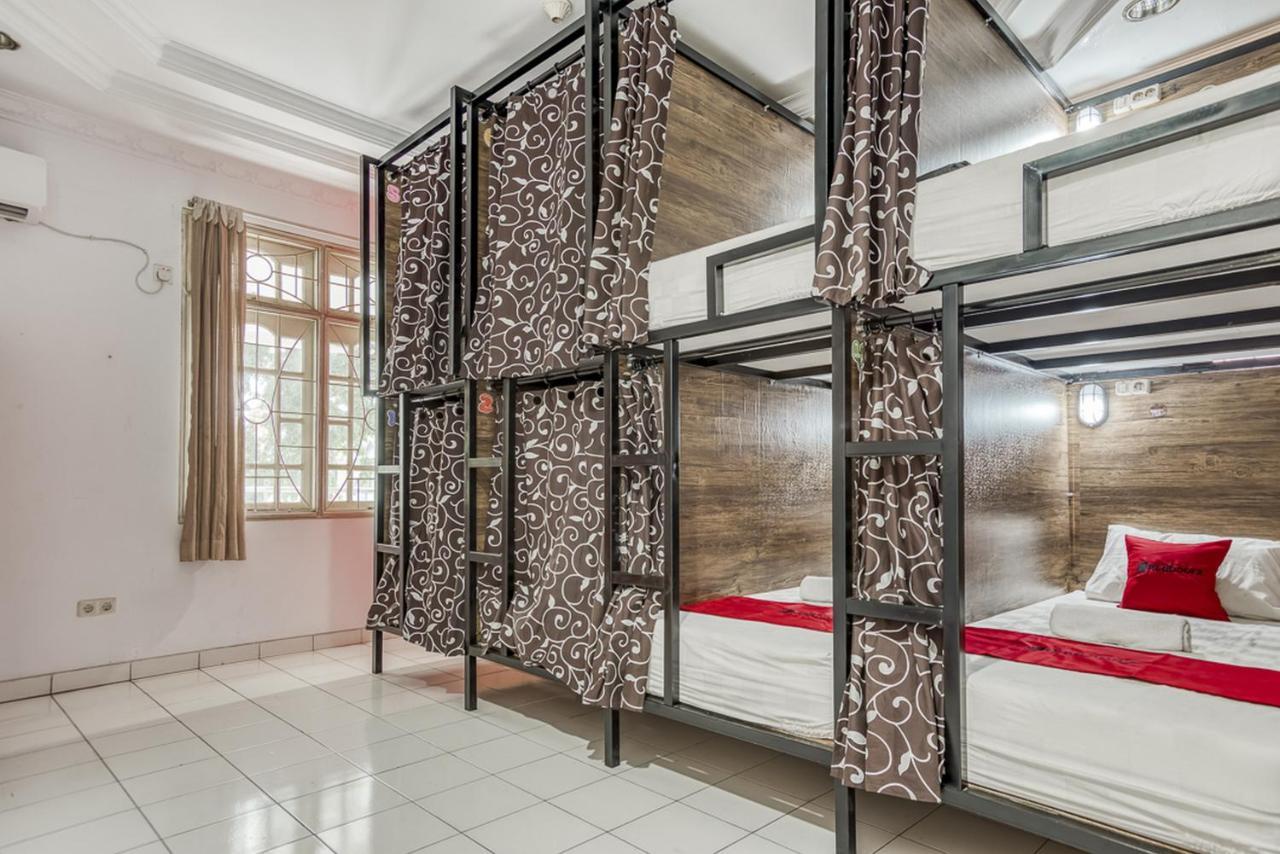 RedDoorz Hostel @ Feliz Noche Cengkareng Jakarta Buitenkant foto